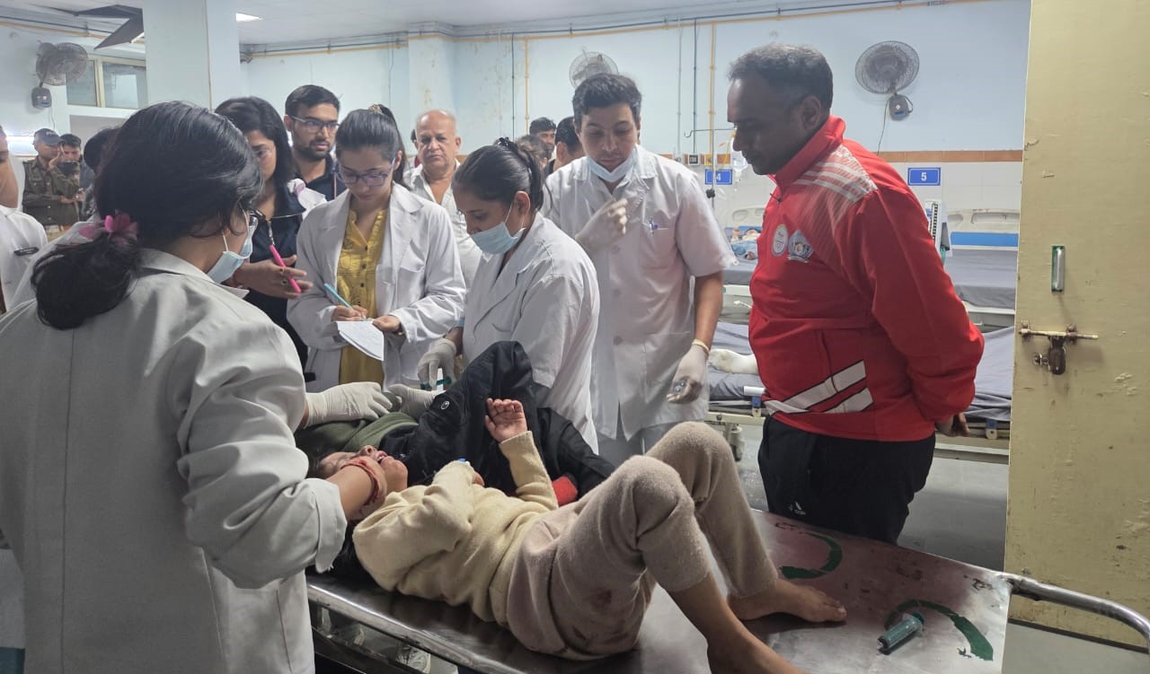 चालक कूद कर भागा, ‘देव’ बनकर खड़ा रहा ‘मालू’