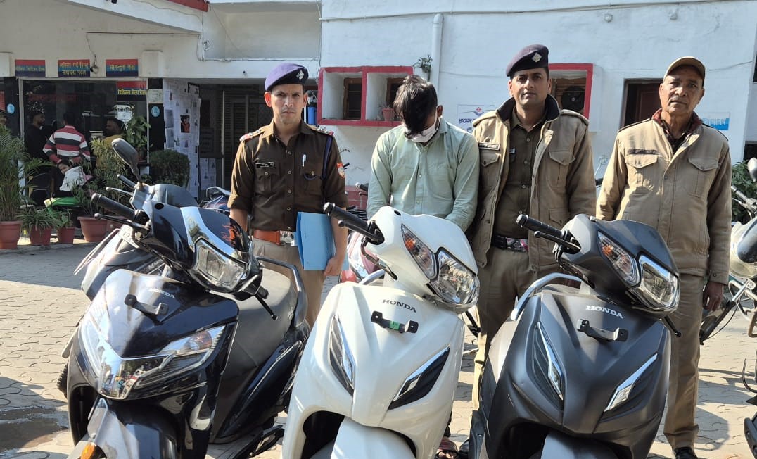 जिला गाजियाबाद के चोर ने हल्द्वानी में खंगाला श्री बालाजी मोर्ट्स शोरूम