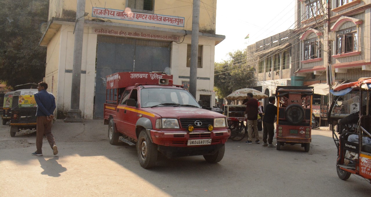 सुप्रीम फैसले से पहले बनभूलपुरा से 15 गिरफ्तार, पाबंद किए गए मौलाना कासमी