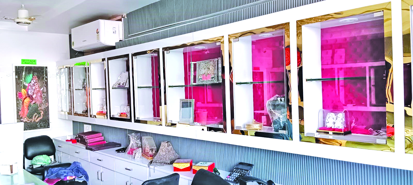 ज्वैलरी शॉप में सेंध, सवा करोड़ के आभूषण साफ